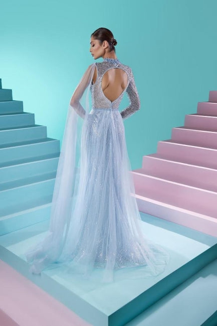 Fabuloso vestido de fiesta largo en forma de A con cuello alto, manga larga y cuentas con abertura