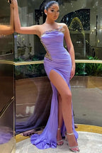 Fabelhaftes langes lila trägerloses Meerjungfrau-Ballkleid aus Satin mit Schlitz
