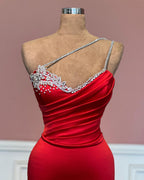 Fabelhaftes langes rotes Meerjungfrau-Ballkleid mit einem Schulterträger