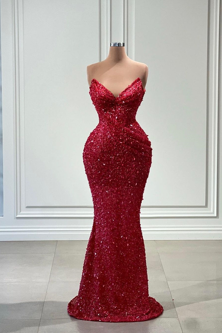 Fabuloso vestido de fiesta largo rojo de sirena con escote en V y lentejuelas, sin mangas