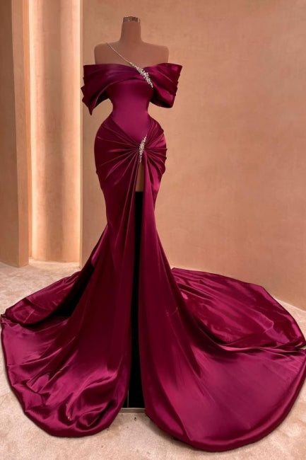 Bodenlanges Meerjungfrau-Abendkleid mit schulterfreiem Ausschnitt, Schlitz vorn und Perlenbesatz