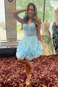 Vestido de fiesta corto de tul azul con corte en A y volantes Y2770
