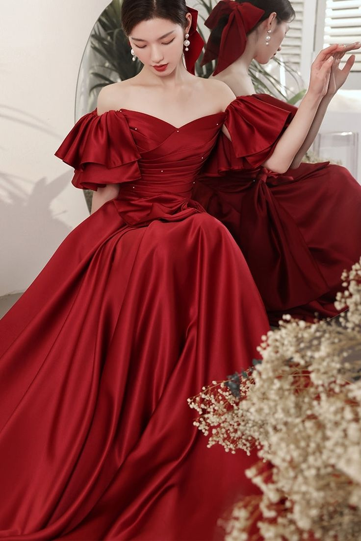 Rotes Ballkleid mit Glockenärmeln und Schnürung am Rücken Y6067