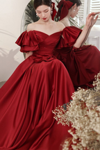 Rotes Ballkleid mit Glockenärmeln und Schnürung am Rücken Y6067