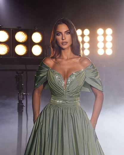 Glamouröses, langes, schulterfreies, mit Perlen besetztes, paillettenbesetztes A-Linien-Ballkleid in Altrosa