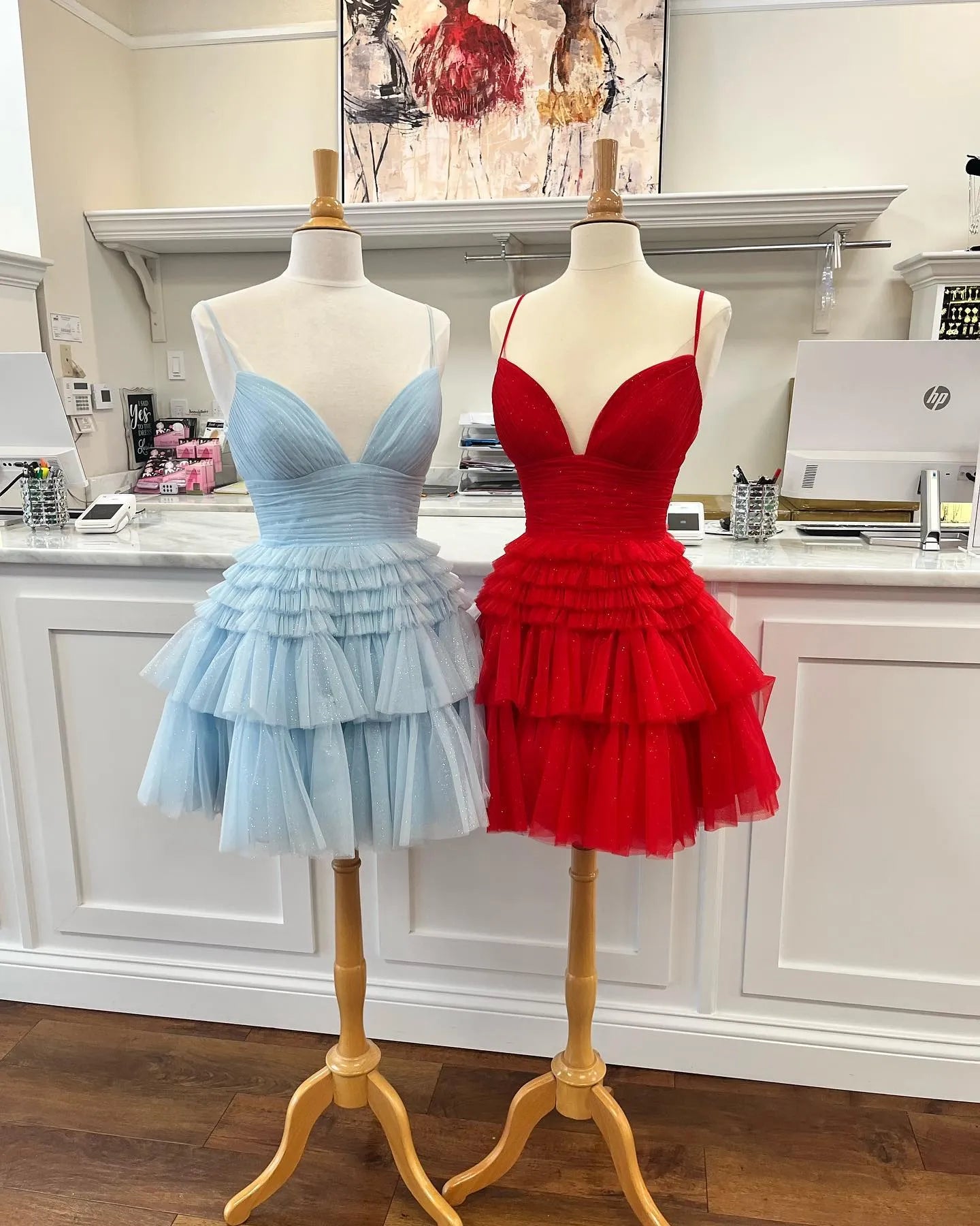 Glitzerndes Homecoming-Kleid aus Tüll mit Trägern und gestuftem Rüschenrock SYH91 
