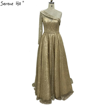 En oferta, sin devolución ni reembolso. Vestidos de noche Dubai sexys dorados de un solo hombro 2025, mangas largas, vestido formal de lujo con brillo en forma de A LA70329 