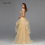 En oferta, sin devolución ni reembolso. Oferta: Vestido de noche dorado con escote en V, cuentas y diamantes. Vestido de noche sexy de corte A sin mangas. Diseño 2025 LA70149. 