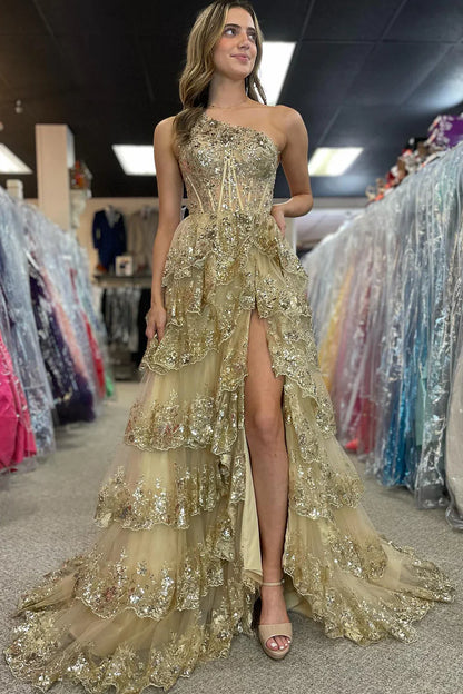 Goldfarbenes One-Shoulder-Ballkleid aus Tüll mit Pailletten, Rüschen und Korsett und Schlitz SYP173