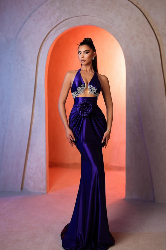 Wunderschönes säulenförmiges Ballkleid aus Satin mit V-Ausschnitt und ärmellosen Applikationen