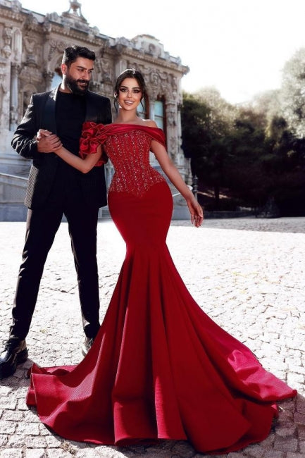Hermosos vestidos de fiesta largos de sirena roja con hombros descubiertos, lentejuelas y cuentas con encaje