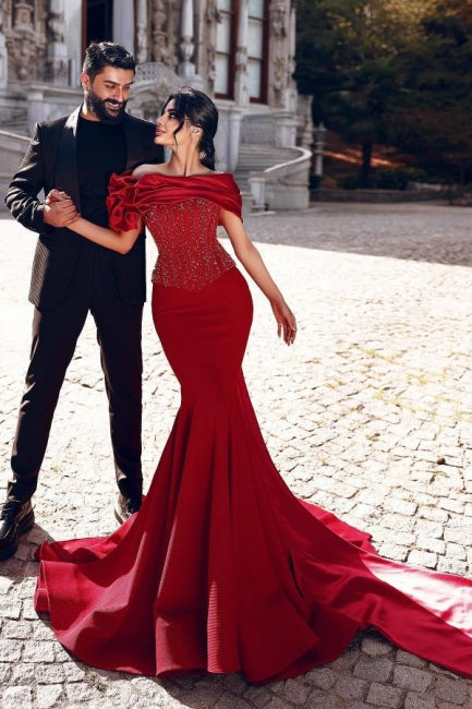 Hermosos vestidos de fiesta largos de sirena roja con hombros descubiertos, lentejuelas y cuentas con encaje