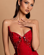 Wunderschönes ärmelloses Meerjungfrau-Abendkleid aus Satin mit Herzausschnitt und Strasssteinen