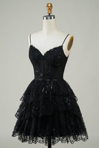 Lindo vestido negro de fiesta corto con corsé escalonado, lentejuelas brillantes y corte en A