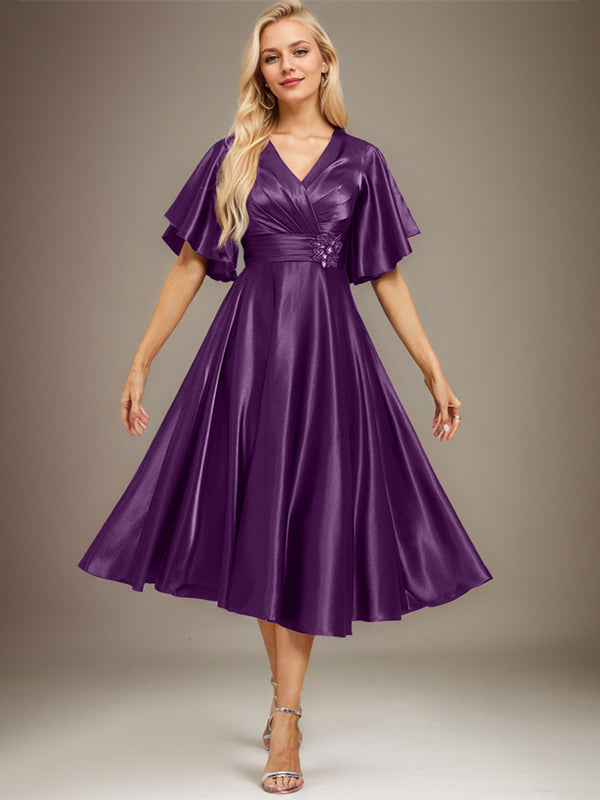 Vestido de madre de la novia de satén elástico con escote en V, largo hasta la rodilla, con cuentas y pliegues