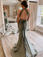 Vestido de dama de honor de satén gris verdoso con corte sirena y cola larga BD089