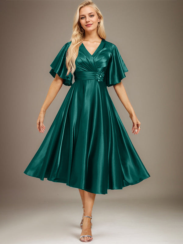 Vestido de madre de la novia de satén elástico con escote en V, largo hasta la rodilla, con cuentas y pliegues