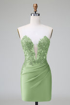 Vestido de fiesta corto, plisado, sin tirantes, ajustado, verde oscuro y elegante con cuentas