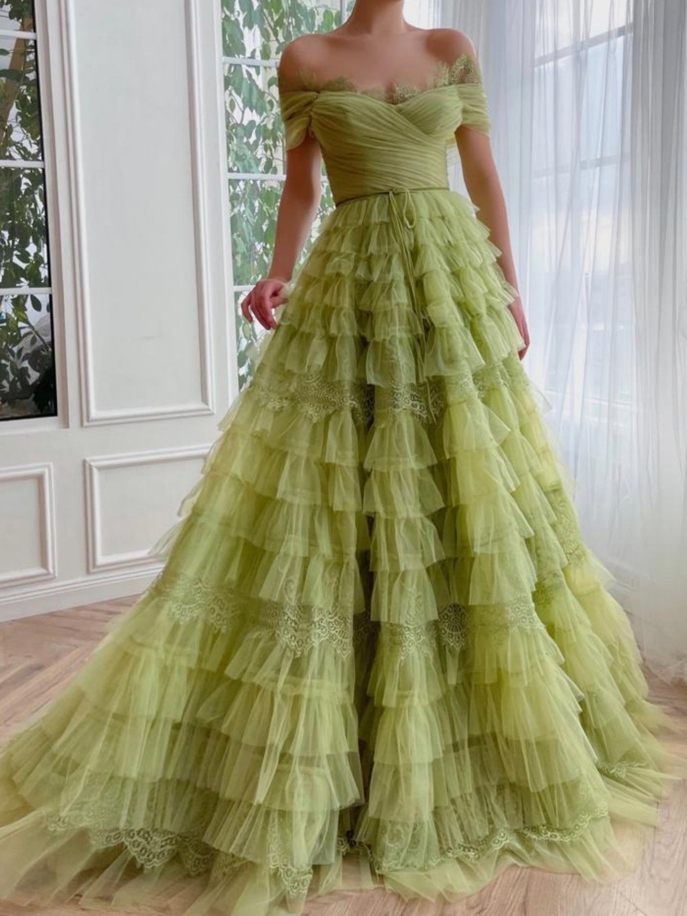 Sylvie | Vestido de fiesta de tul con hombros descubiertos y corte en A