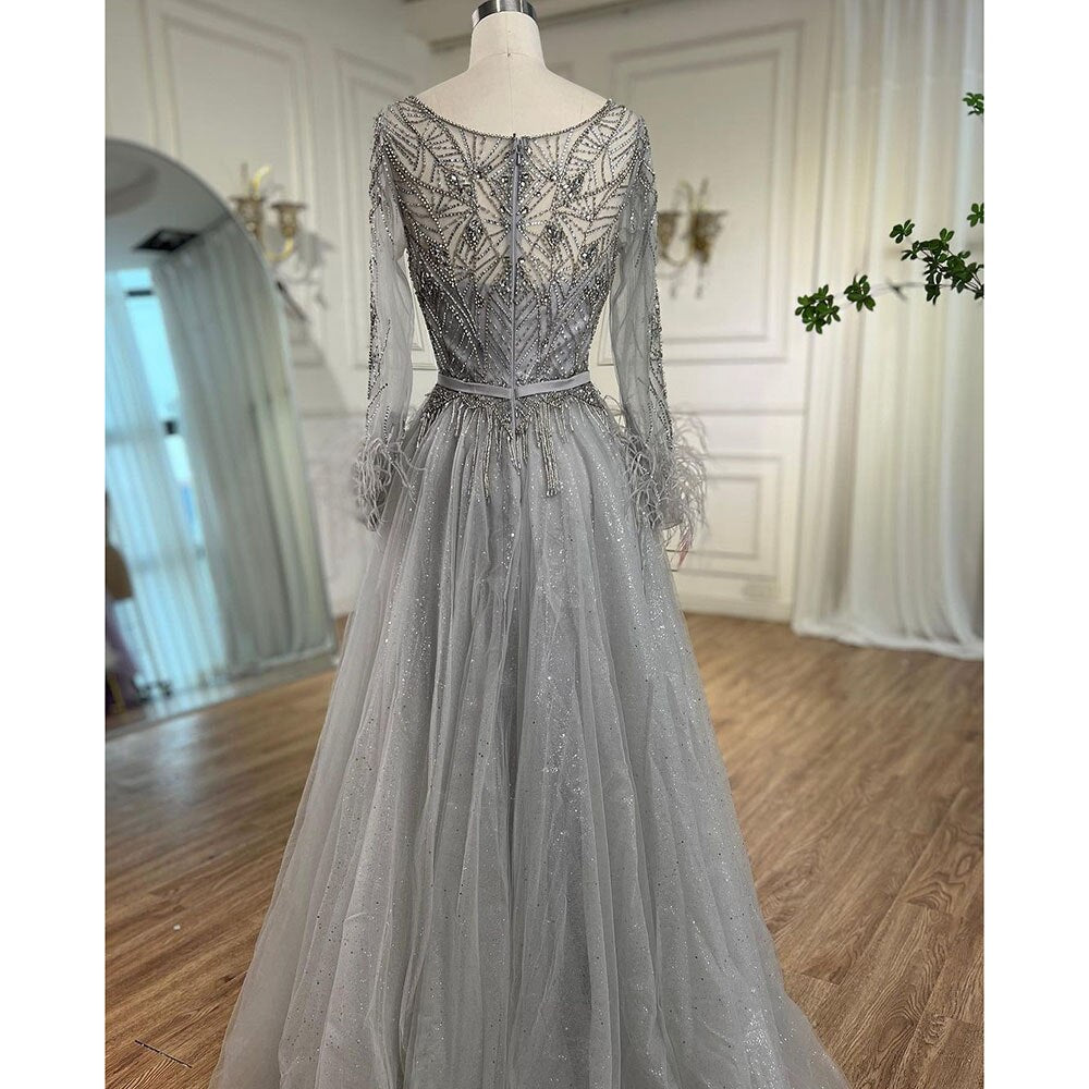 Grau A-Linie Perlen Federn Design Abendkleider 2025 Dubai Lange Ärmel Luxus Abendkleid LA70472 