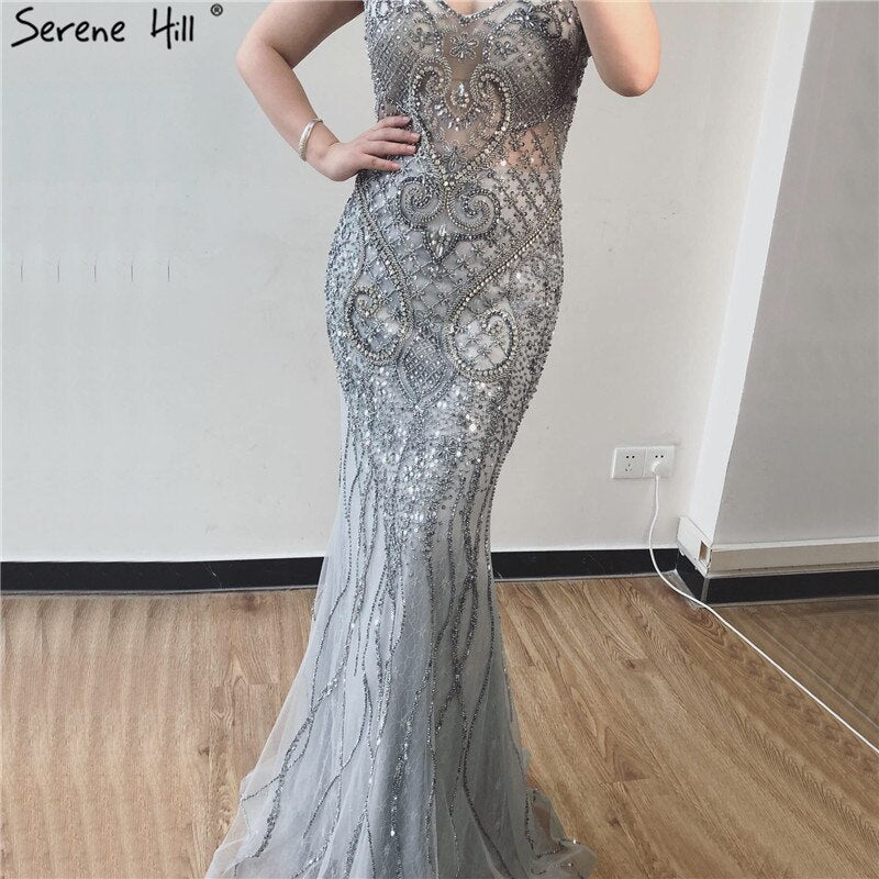Grau Luxus V-Ausschnitt Meerjungfrau Abendkleider Design 2025 Dubai Voller Diamant Sexy Abendkleid LA70063 