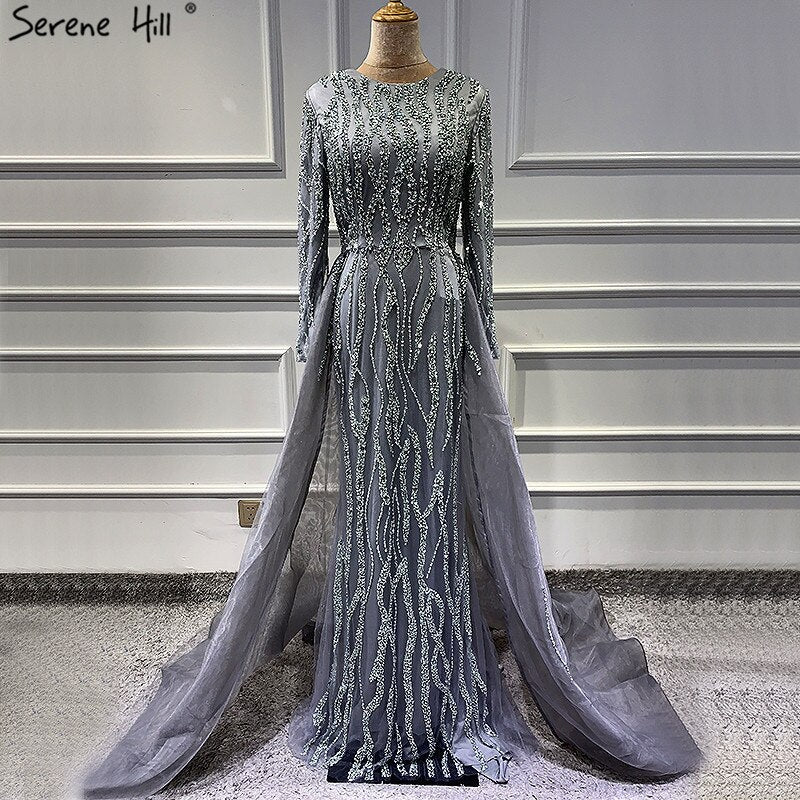 Vestidos de noche de lujo de diseñador de Dubái, con escote sirena gris, lentejuelas y cuentas, mangas largas, 2025 LA6302 