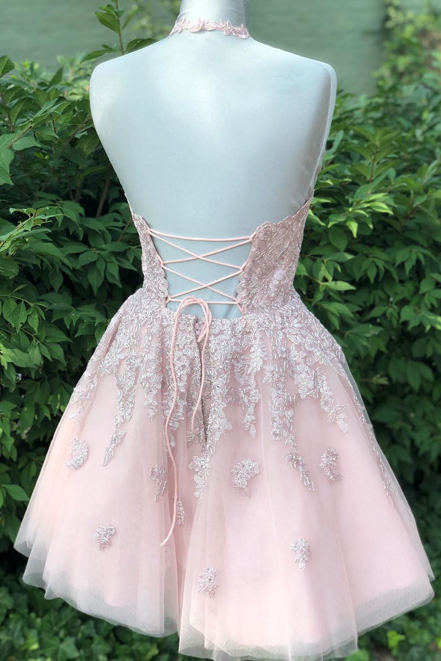 Wunderschönes Neckholder-Rückenfreies Rosa Spitzen-Tüll A-Linie Kurzes Homecoming-Kleid 