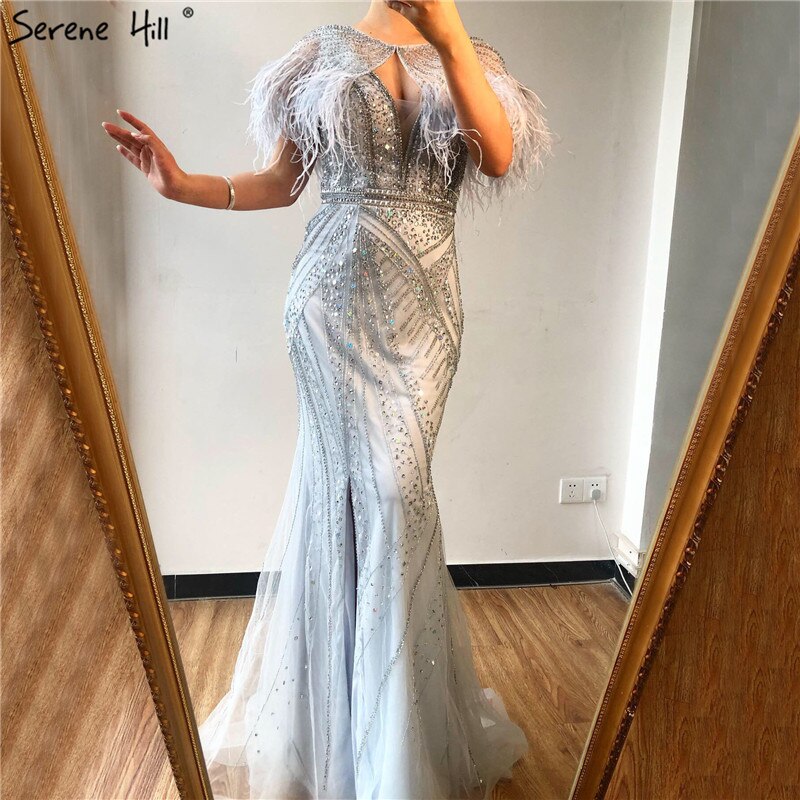 En oferta, sin devolución ni reembolso. Venta de vestidos de noche sexys de hilo chal con plumas plateadas 2025, vestido formal de sirena de Dubái con escote en V y cuentas de diamantes LA70355 