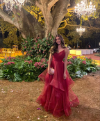 Elegante vestido de noche burdeos con corte en A y volantes Y5878