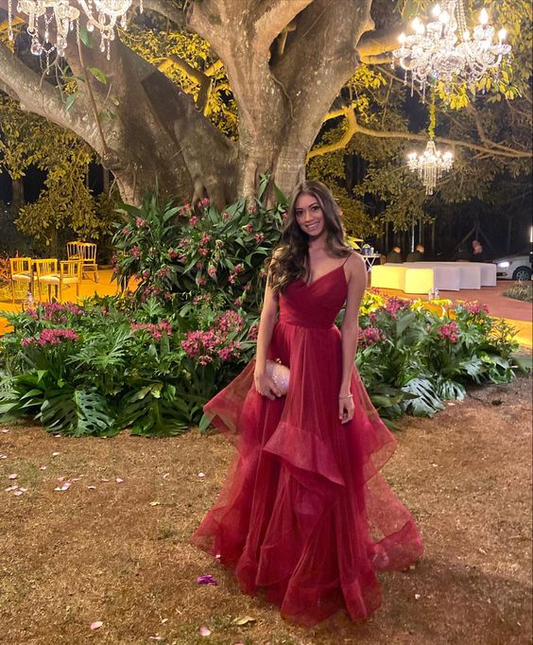Elegante vestido de noche burdeos con corte en A y volantes Y5878