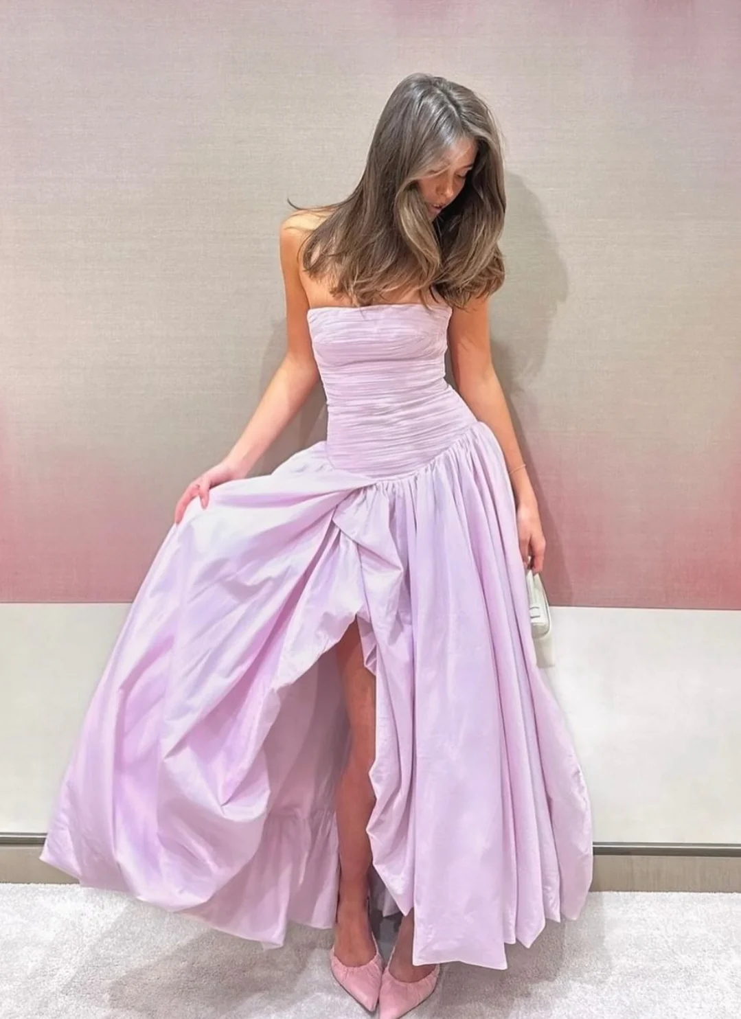 Rosa trägerloses Plissee-Abendkleid mit Schlitz, lang, Satin, Ballkleid Y7978