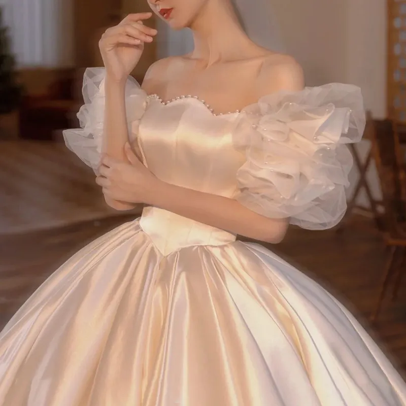 Vestido de novia vintage de satén blanco con encanto Y411