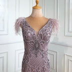 Vestido de noche de sirena sexy con escote en V y plumas de diamante, sin mangas, color champán, LA70350 