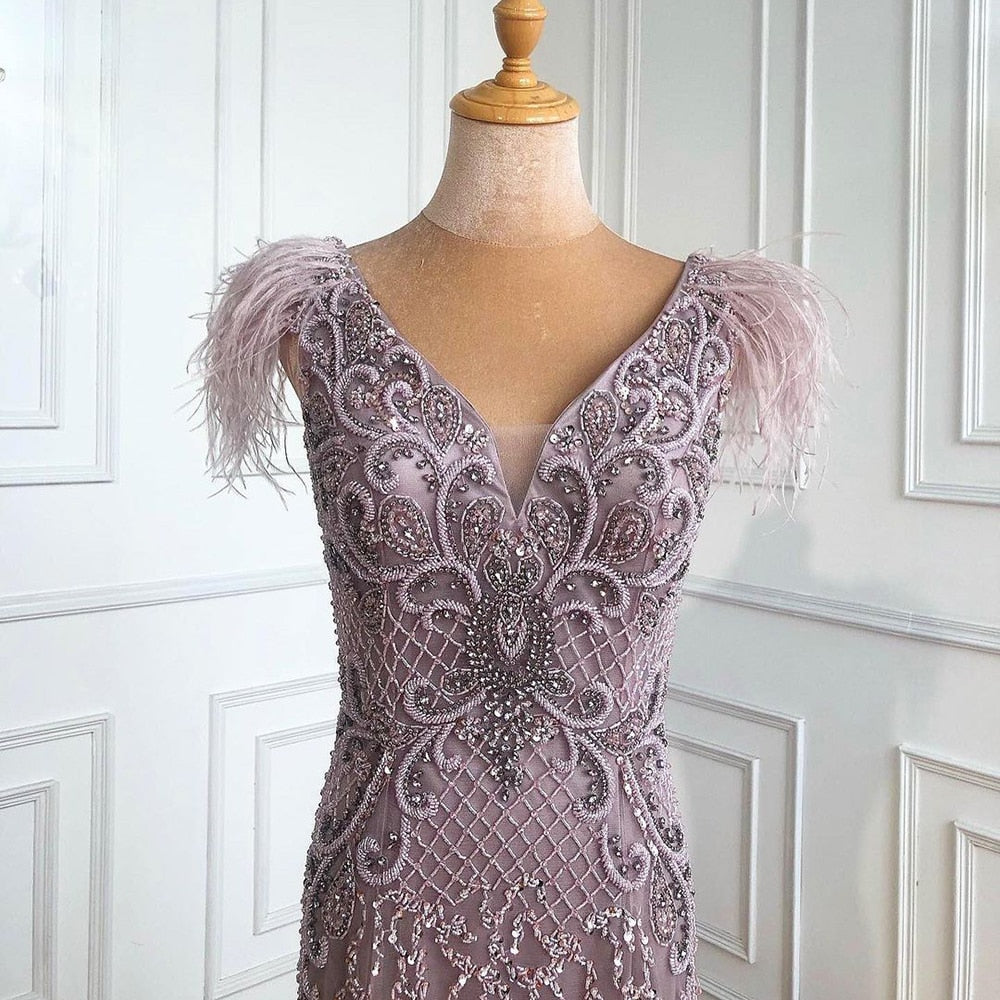 Vestido de noche de sirena sexy con escote en V y plumas de diamante, sin mangas, color champán, LA70350 