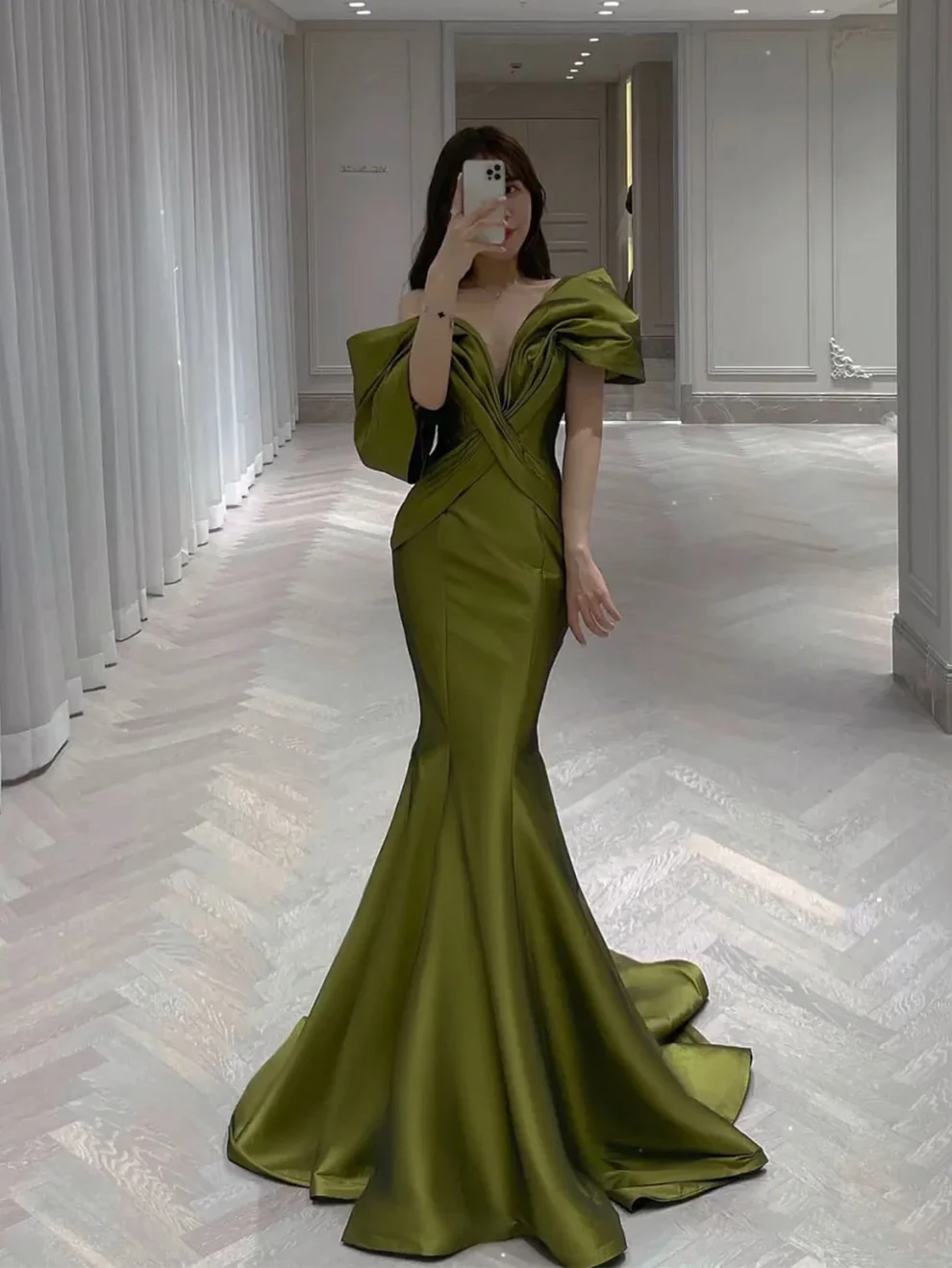 Grünes Satin Meerjungfrau Abendkleid Schulterfrei Langes Abschlussball Partykleid Y8128