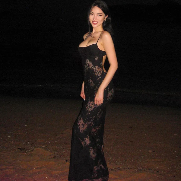 Vestido de fiesta largo de encaje negro sexy con tirantes finos Y8001