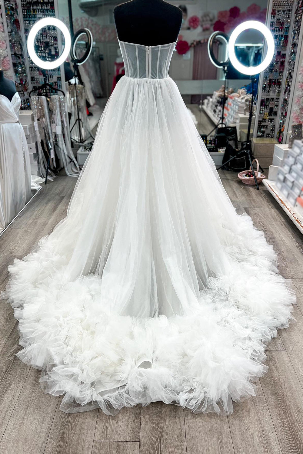 Sutton | A-Linien-Korsett-Trägerloses Tüll-Ballkleid mit Rüschen