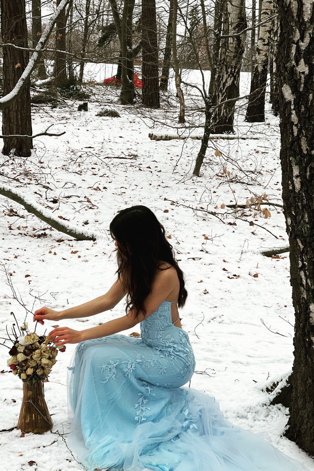 Blaues Meerjungfrau-Abendkleid mit Spaghettiträgern und überkreuztem Rücken