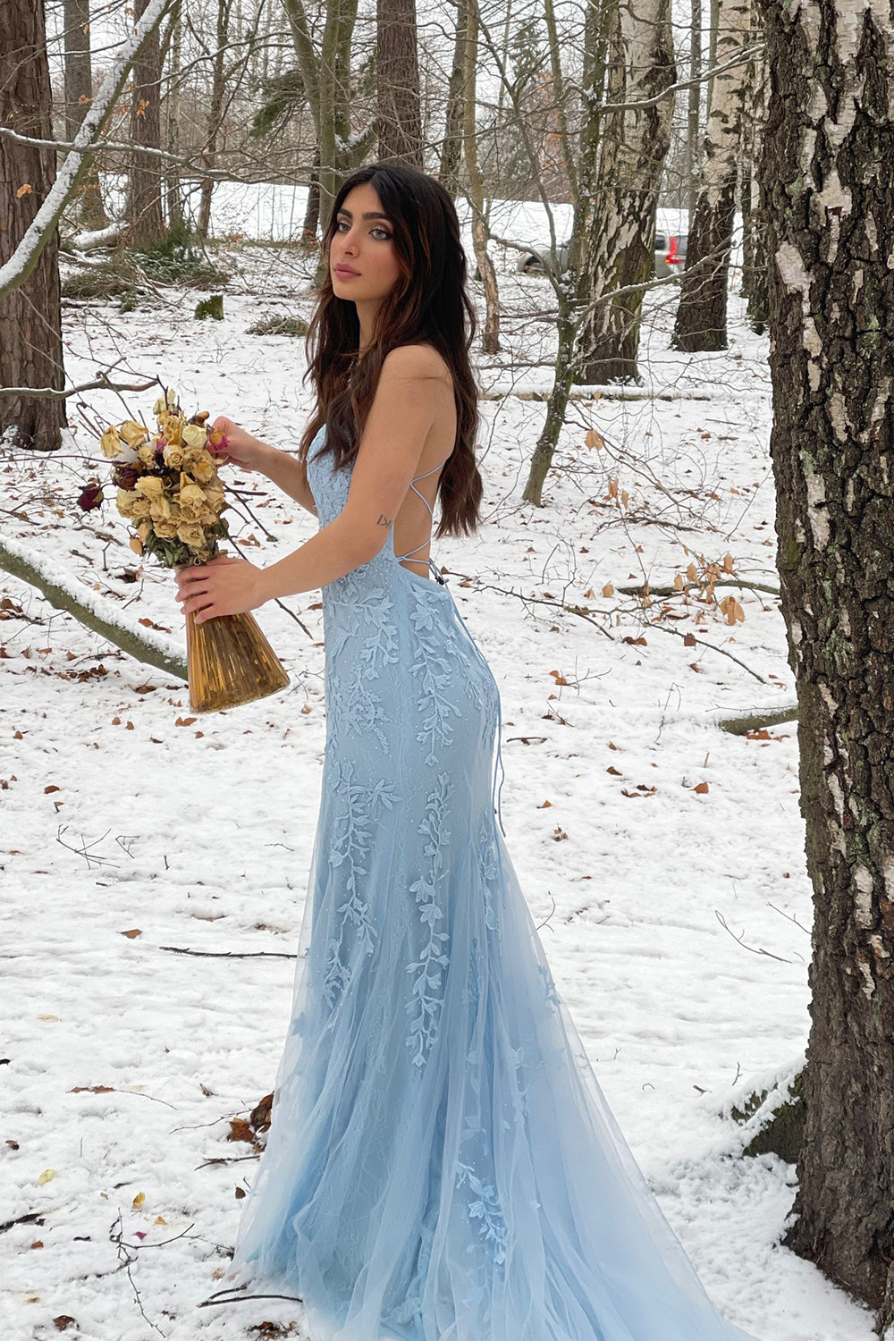 Blaues Meerjungfrau-Abendkleid mit Spaghettiträgern und überkreuztem Rücken