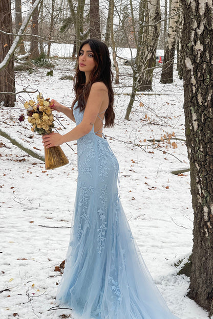 Blaues Meerjungfrau-Abendkleid mit Spaghettiträgern und überkreuztem Rücken