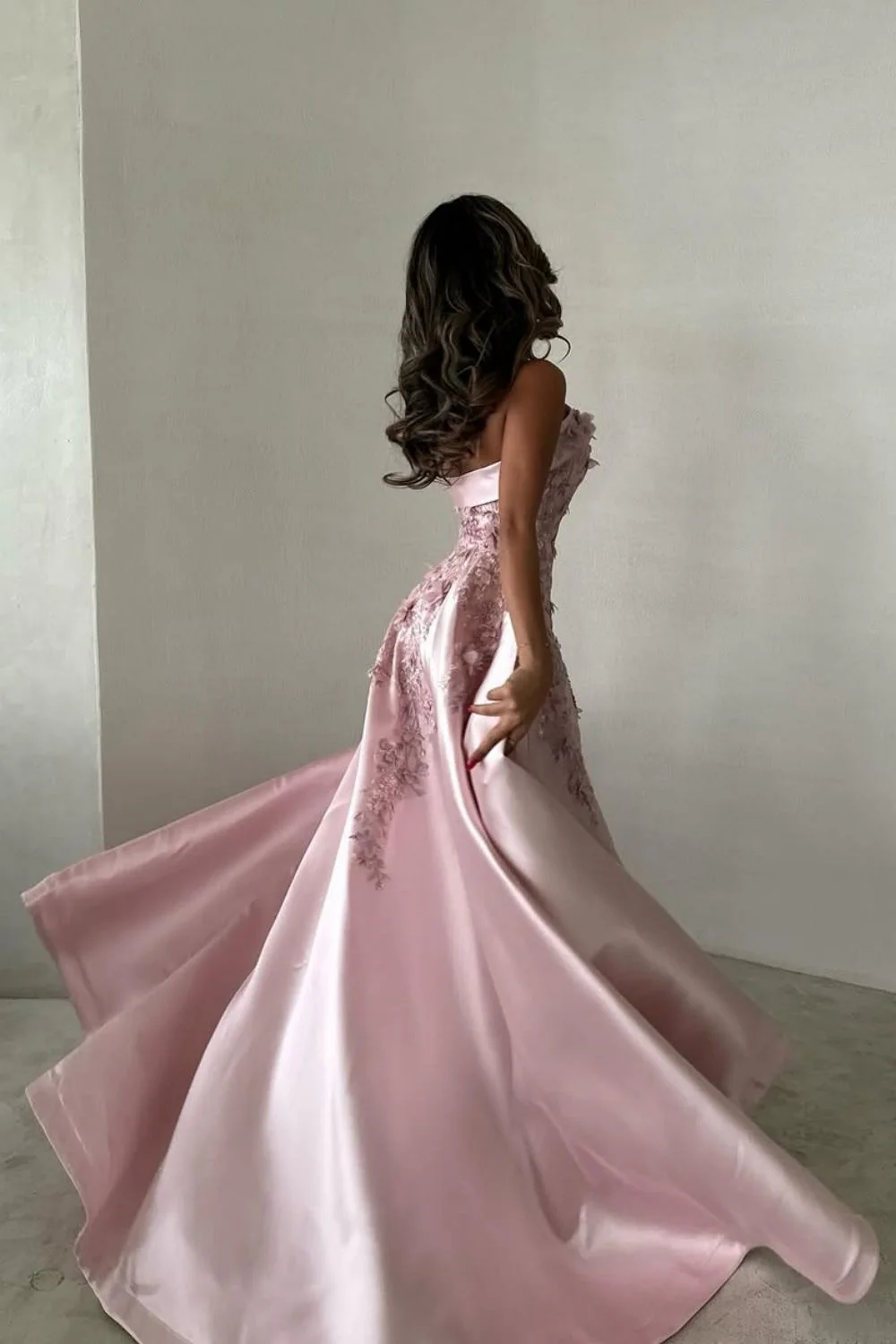 Wunderschönes rosa trägerloses Abendkleid mit Satin-Applikationen, formelles Ballkleid Y8427