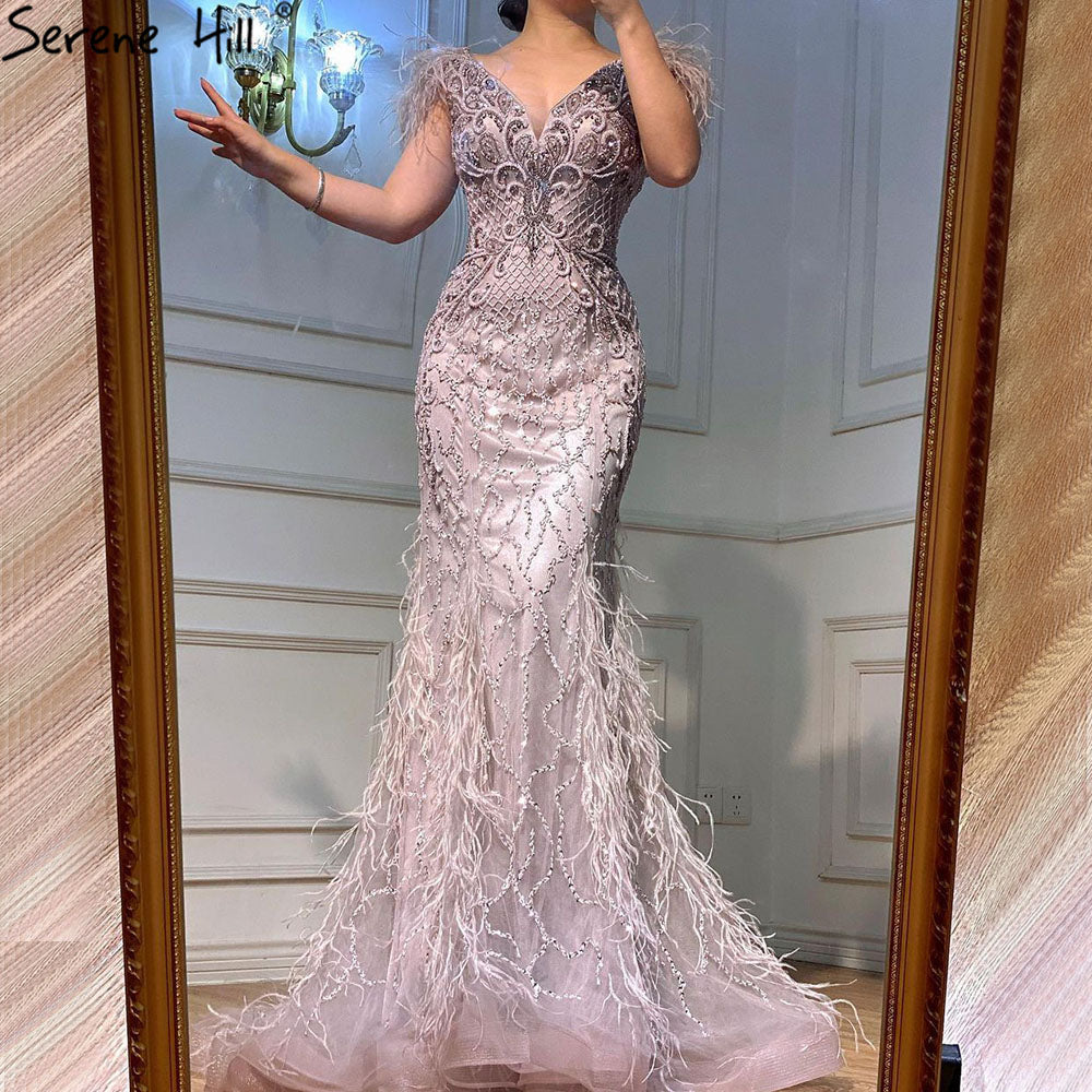 Vestido de noche de sirena sexy con escote en V y plumas de diamante, sin mangas, color champán, LA70350 