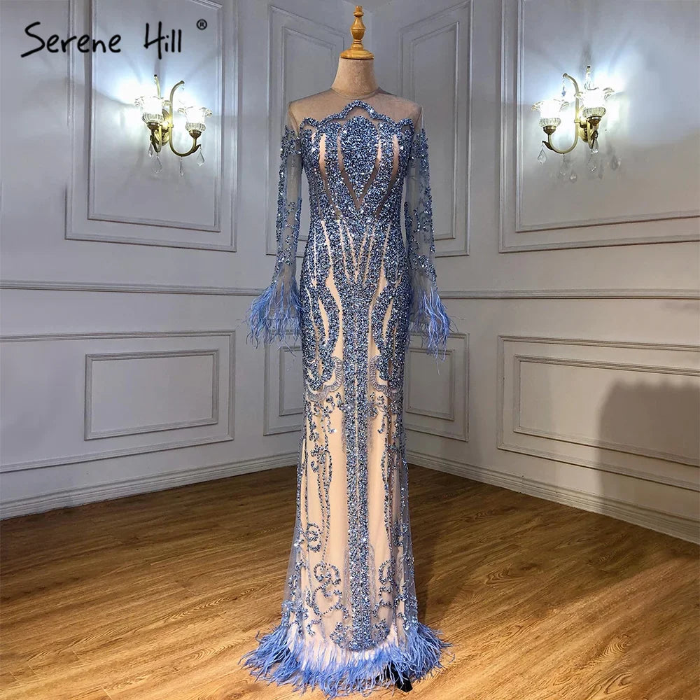 Vestidos de noche de lujo estilo sirena de Dubái, con plumas y cuentas azules de manga larga, 2025 LA60932 