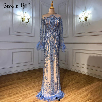 Vestidos de noche de lujo estilo sirena de Dubái, con plumas y cuentas azules de manga larga, 2025 LA60932 
