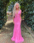 Kallie | Vestido de fiesta de encaje con escote en V y corte sirena en rosa intenso