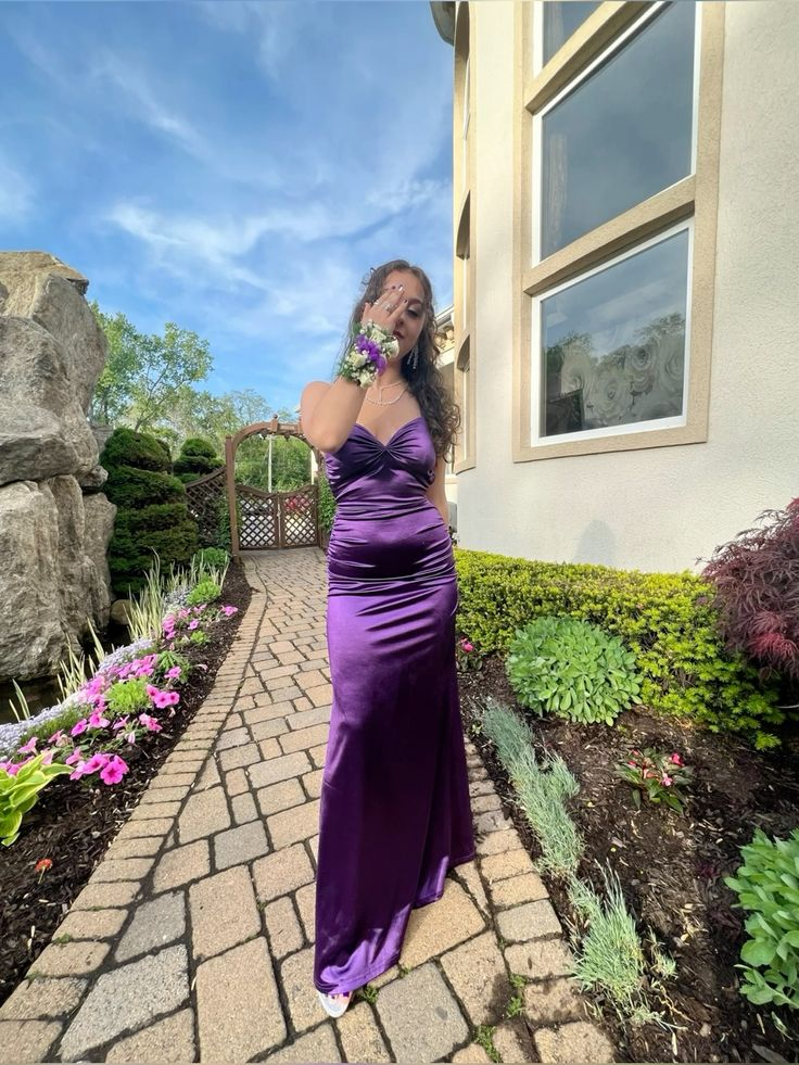 Vestido de noche largo de satén con escote corazón morado elegante Y7908