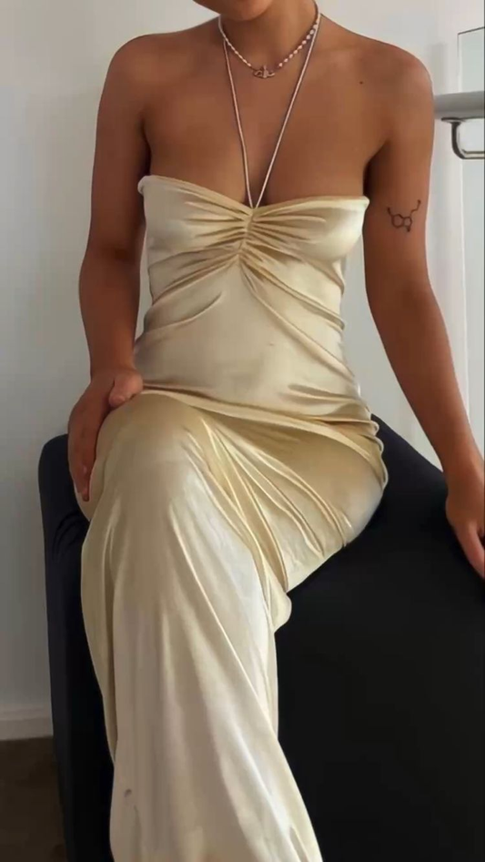 Charmantes langes Abendkleid mit Neckholder-Ausschnitt Y3022