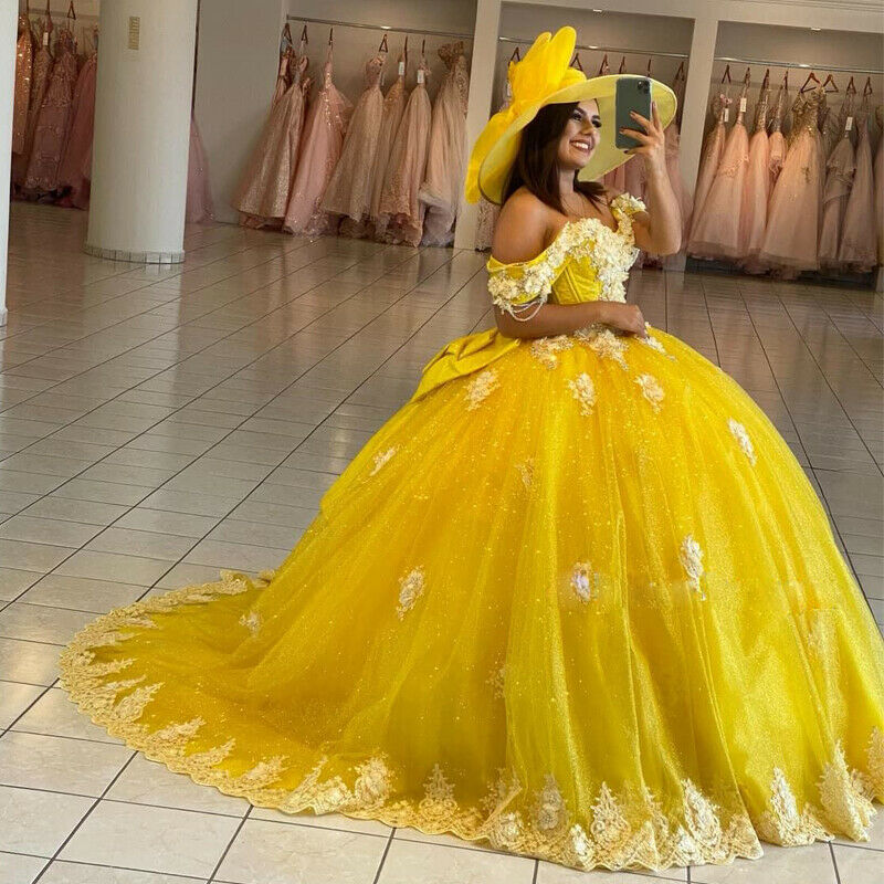 Vestido de quinceañera amarillo con hombros descubiertos, encaje en la espalda, cola larga, apliques de cuentas Y656