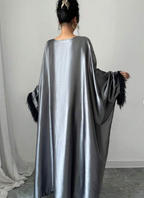 Mode Satin Langes Abendkleid Lange Ärmel Ballkleid Mit Federn Y7571