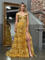 Vestido de fiesta estilo princesa con hombros descubiertos, corsé y volantes de encaje